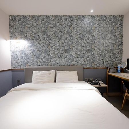 Hound Hotel Seomyeon-Beomcheon Пусан Екстериор снимка