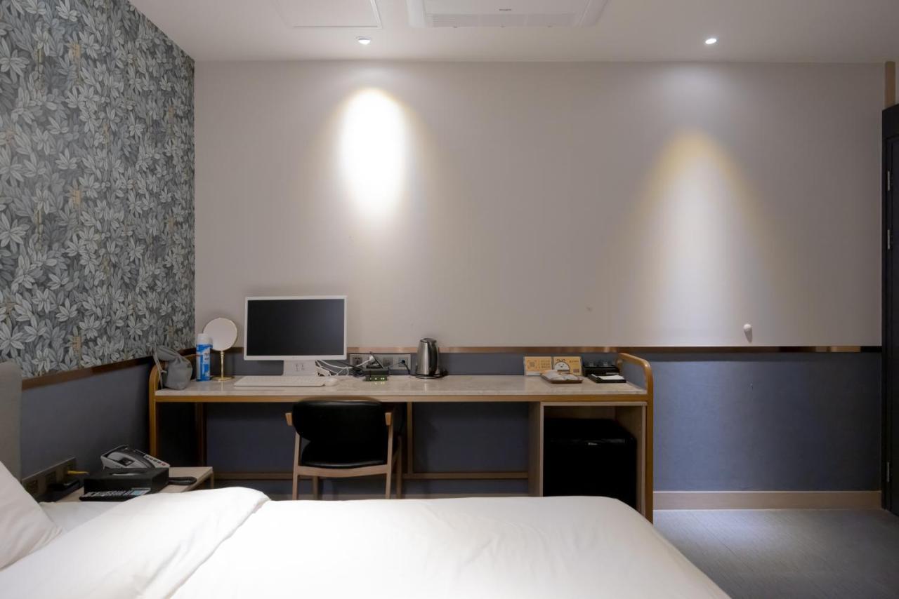 Hound Hotel Seomyeon-Beomcheon Пусан Екстериор снимка