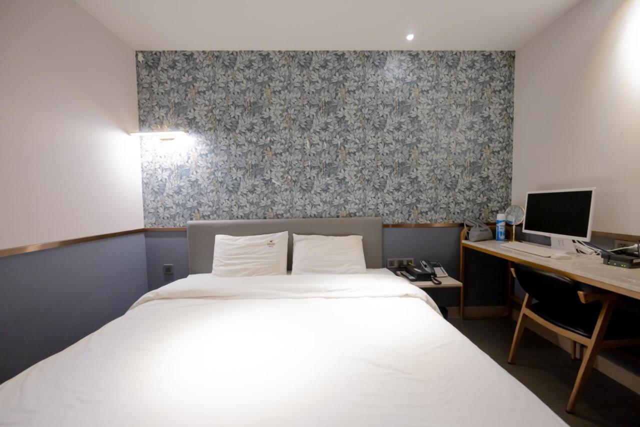 Hound Hotel Seomyeon-Beomcheon Пусан Екстериор снимка