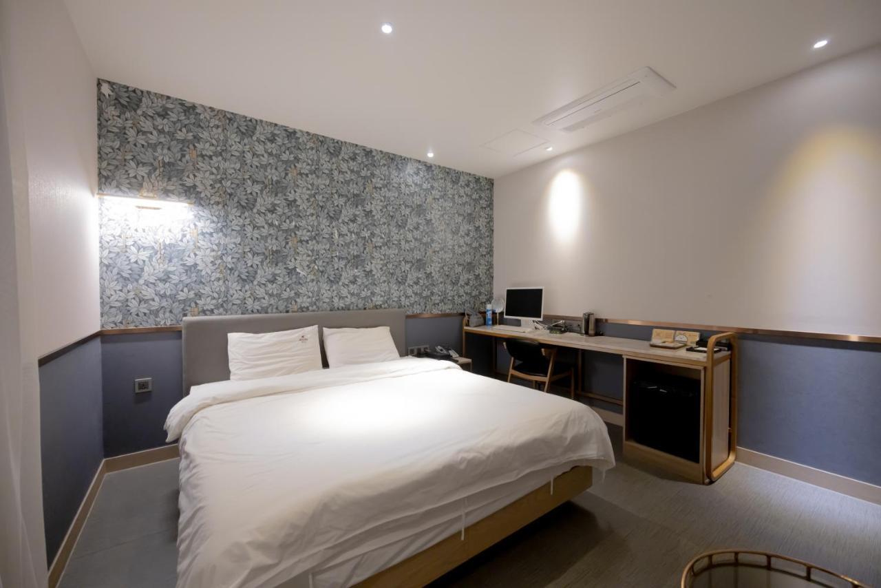 Hound Hotel Seomyeon-Beomcheon Пусан Екстериор снимка