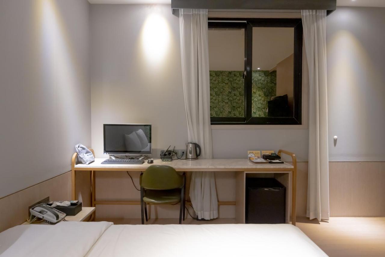 Hound Hotel Seomyeon-Beomcheon Пусан Екстериор снимка