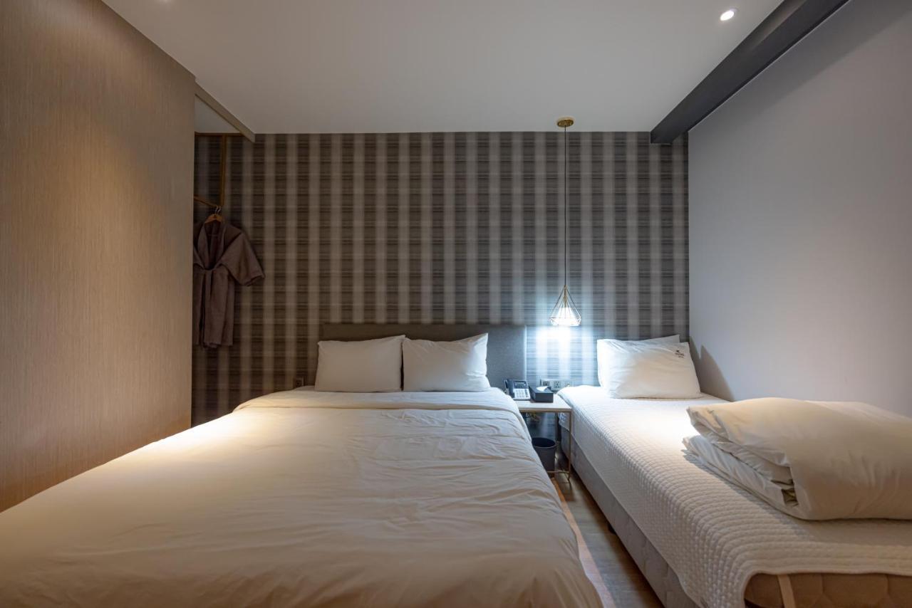 Hound Hotel Seomyeon-Beomcheon Пусан Екстериор снимка