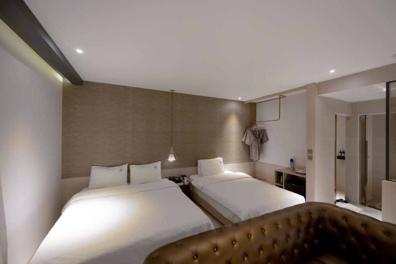 Hound Hotel Seomyeon-Beomcheon Пусан Екстериор снимка