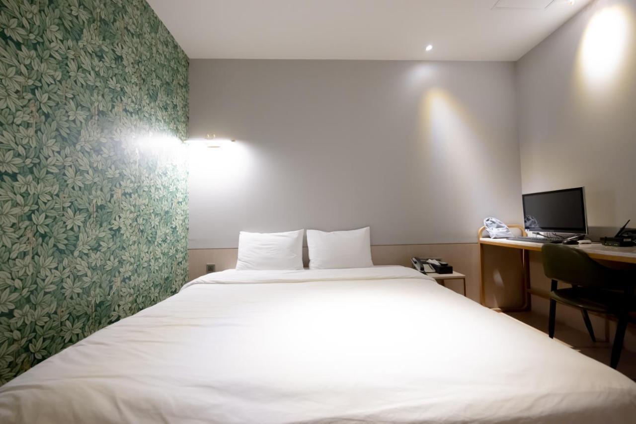 Hound Hotel Seomyeon-Beomcheon Пусан Екстериор снимка