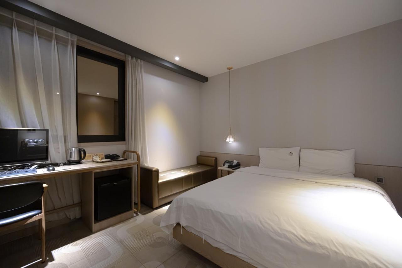 Hound Hotel Seomyeon-Beomcheon Пусан Екстериор снимка