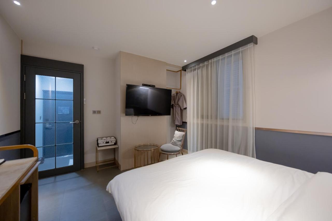 Hound Hotel Seomyeon-Beomcheon Пусан Екстериор снимка