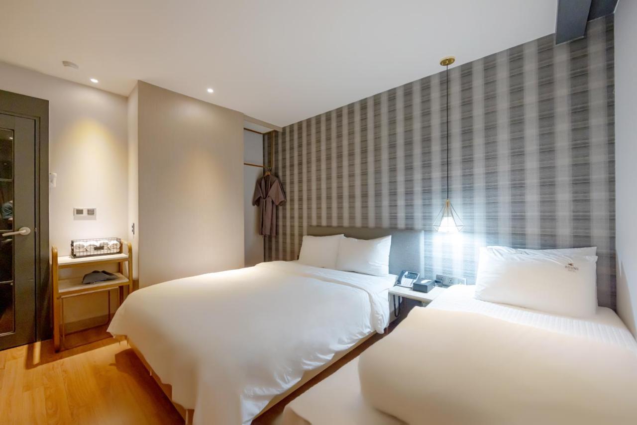 Hound Hotel Seomyeon-Beomcheon Пусан Екстериор снимка