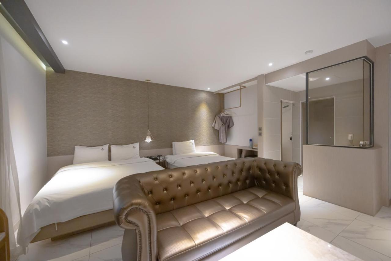 Hound Hotel Seomyeon-Beomcheon Пусан Екстериор снимка