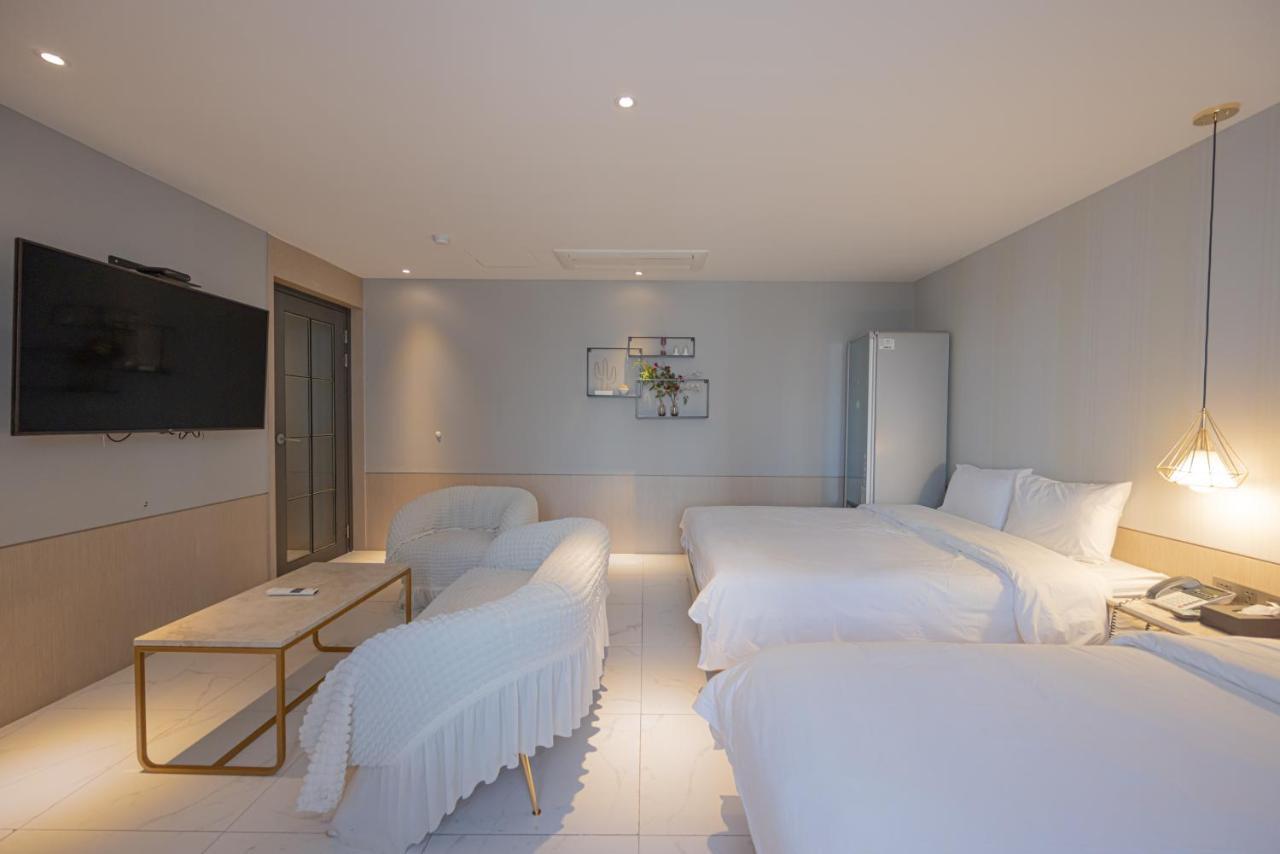 Hound Hotel Seomyeon-Beomcheon Пусан Екстериор снимка
