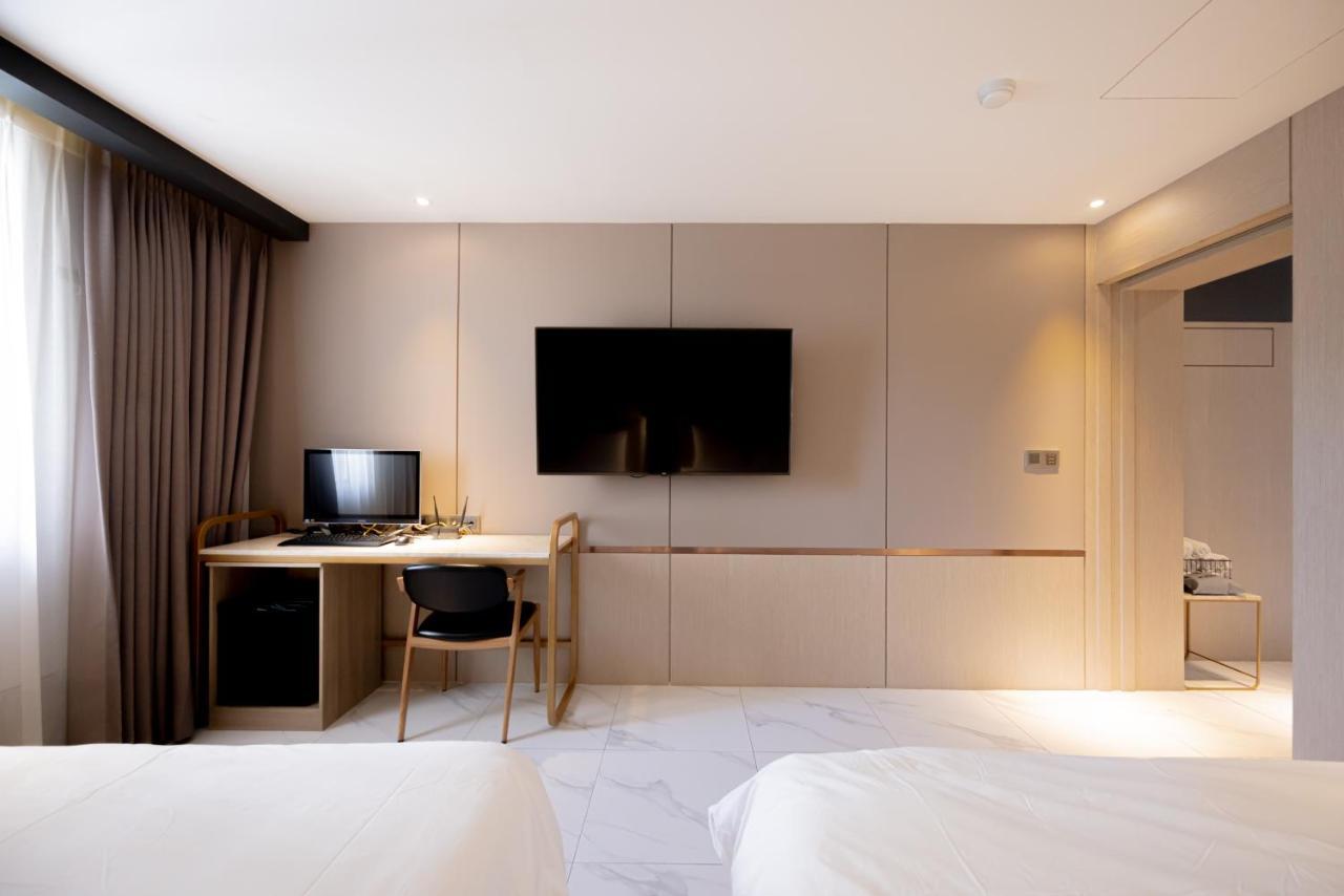 Hound Hotel Seomyeon-Beomcheon Пусан Екстериор снимка