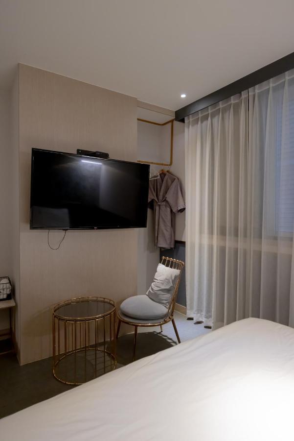 Hound Hotel Seomyeon-Beomcheon Пусан Екстериор снимка