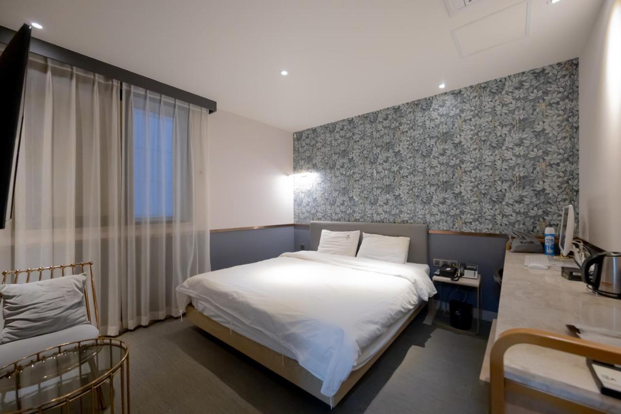 Hound Hotel Seomyeon-Beomcheon Пусан Екстериор снимка