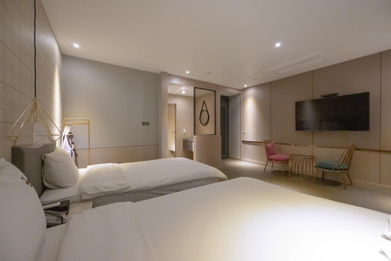 Hound Hotel Seomyeon-Beomcheon Пусан Екстериор снимка