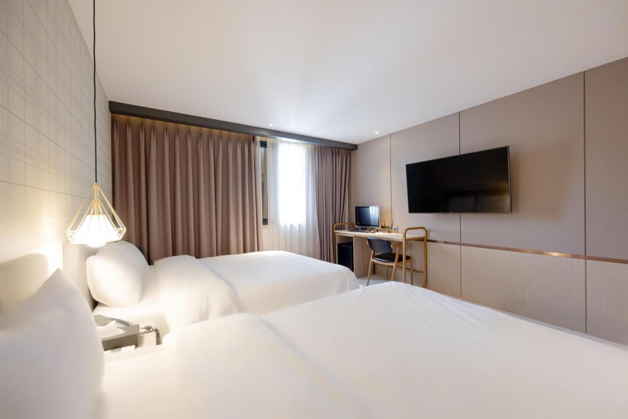 Hound Hotel Seomyeon-Beomcheon Пусан Екстериор снимка