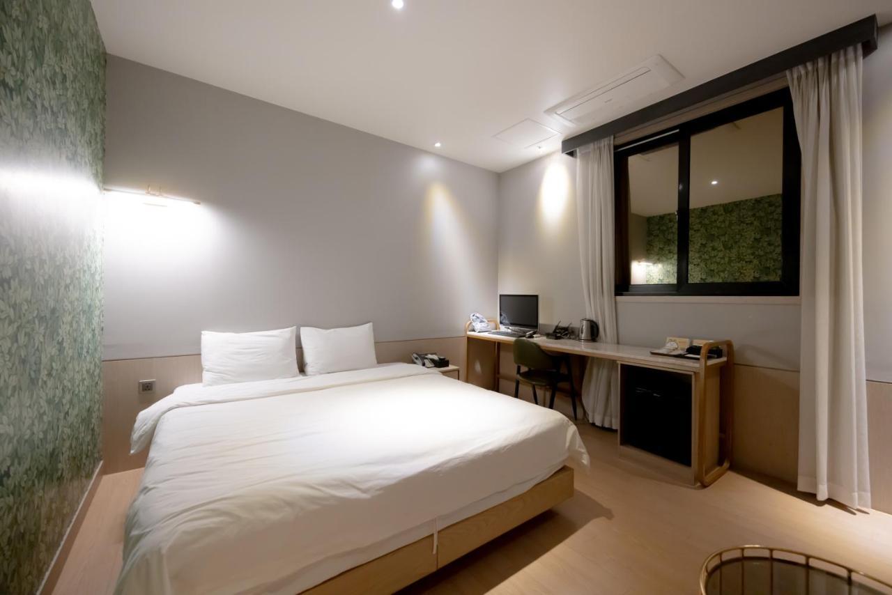 Hound Hotel Seomyeon-Beomcheon Пусан Екстериор снимка