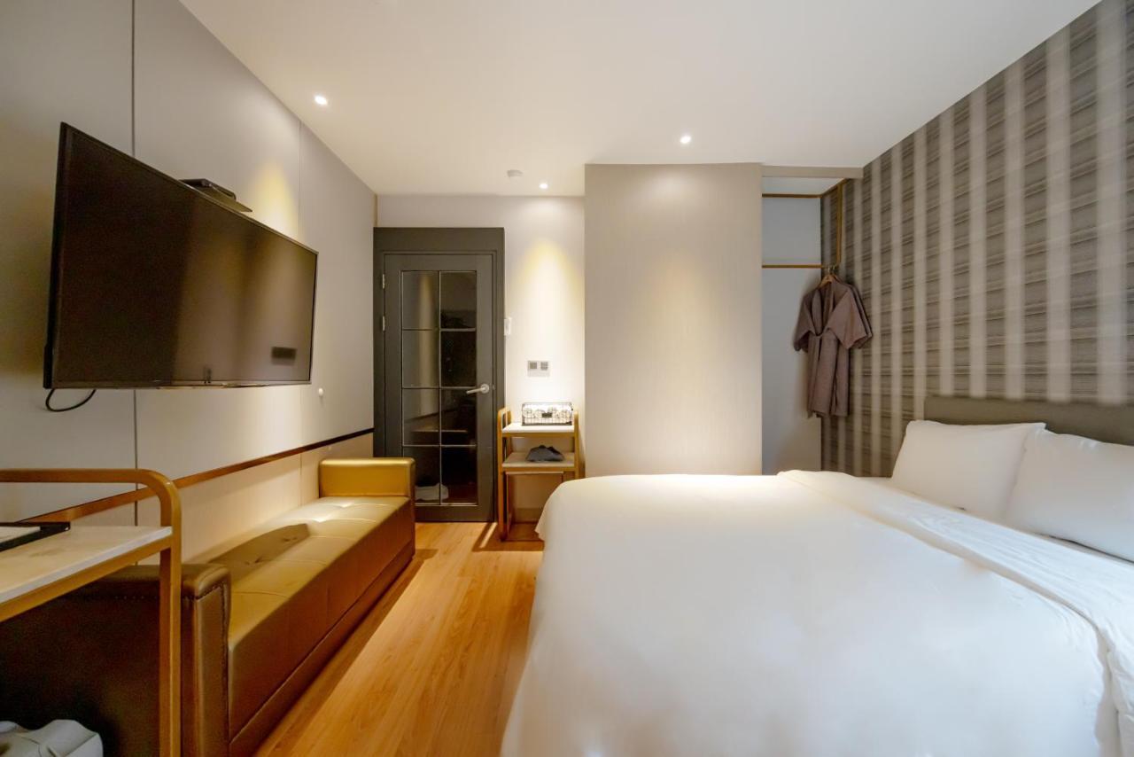 Hound Hotel Seomyeon-Beomcheon Пусан Екстериор снимка
