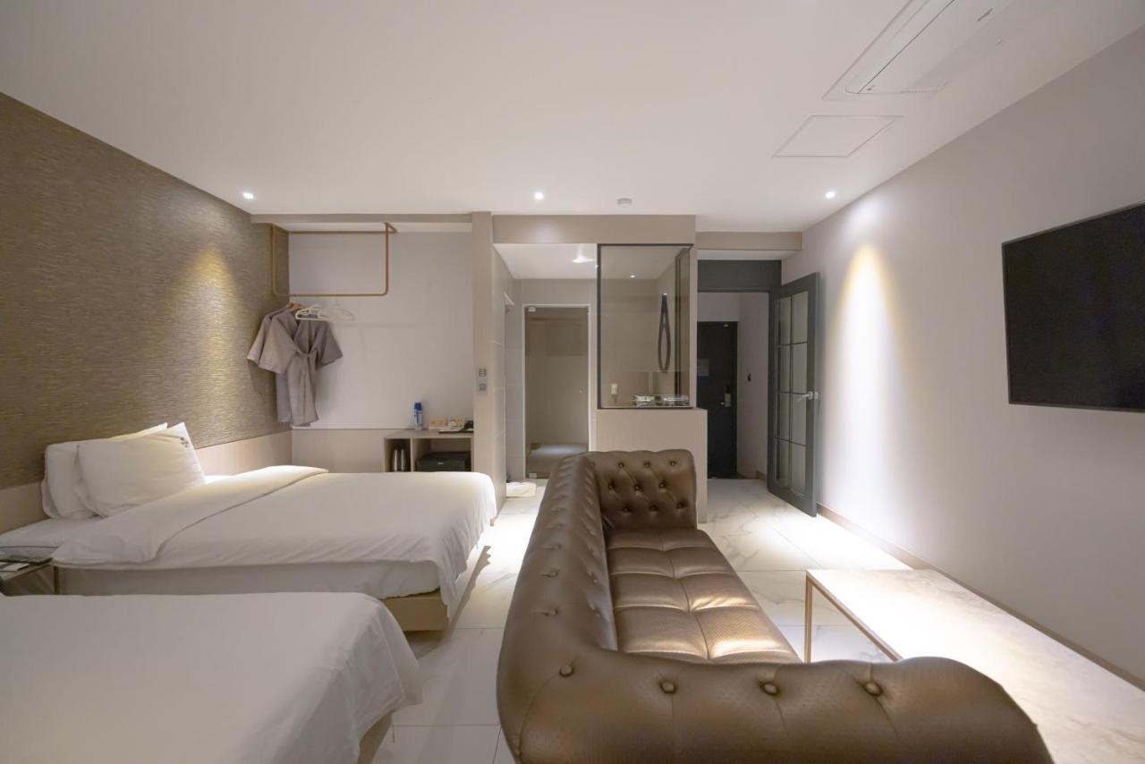 Hound Hotel Seomyeon-Beomcheon Пусан Екстериор снимка